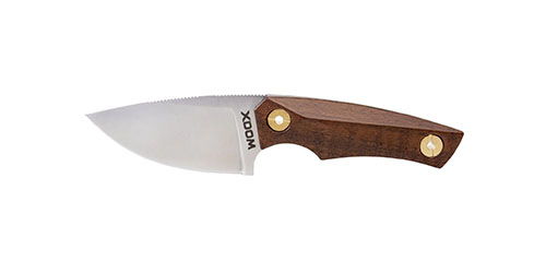 Der WOOX Bad Boy Drop Point kombiniert elegantes Design mit praktischer Funktionalität: D2 Stahl, amerikanisches Walnussholz und eine handliche Lederscheide.